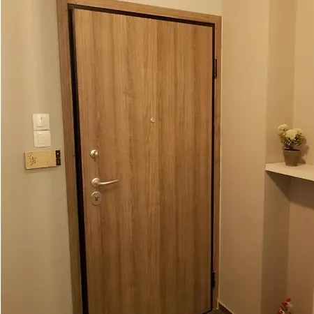 Evita La Petite In